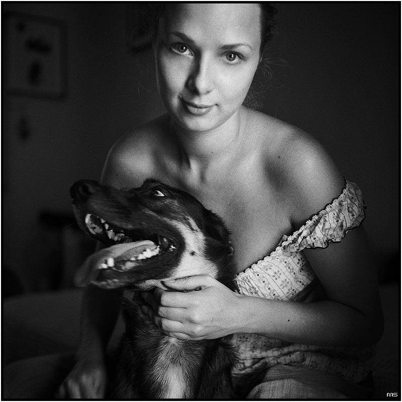 Девушка Под Собакой Фото