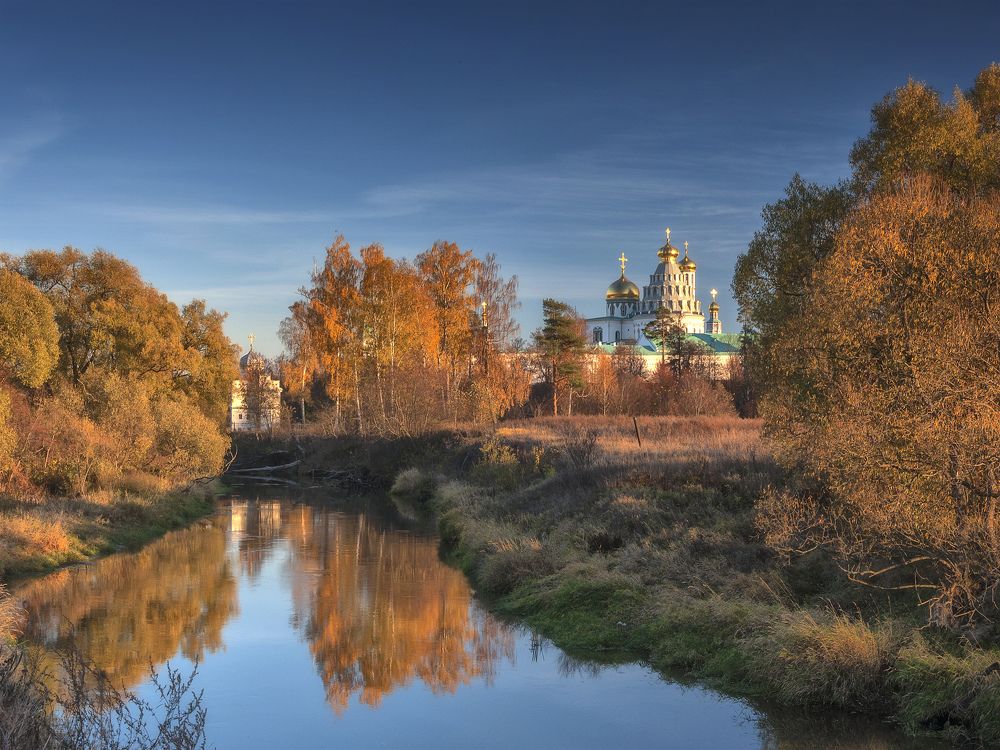 Сернурский храм осенью