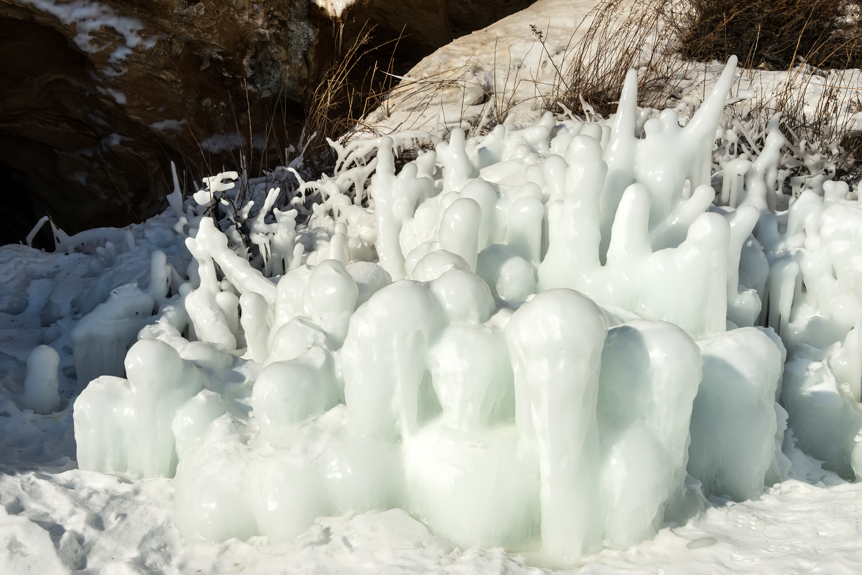 Ледовый день. Ледяные шары на Байкале. Ледовые скульптуры на Ольхоне 2023. Морозный рожок.