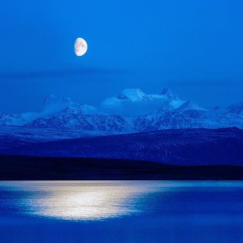 Луна алтайский край. Алтайская Луна. Луна Республика Алтай. Укок ночью. Луна на Алтае фото.