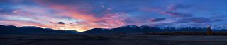 6:33 Прощальный рассвет в Курайской степи оказался весьма красочным: небо над долиной Чуи запылало задолго до восхода солнца…