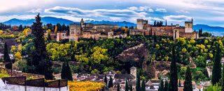 Alhambra of Granada - Альгáмбра (исп. Alhambra, от араб. الحمراء‎ аль-хамра — «красная»[2]) — архитектурно-парковый ансамбль, расположенный на холмистой террасе
 в восточной части города Гранада в Южной Испании. Основное развитие получил во времена правления мусульманской династии Насридов (1230—1492), 
при которых Гранада стала столицей Гранадского эмирата на Иберийском полуострове, а Альгамбра — их резиденцией (сохранившиеся дворцы относятся преимущественно к XIV веку).
 В состав обширного комплекса, заключенного в крепостные стены с башнями, входили также мечети, жилые дома, бани, сады, склады, кладбище.