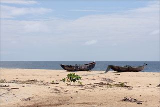 За день ло отъезда из Либерии поехал со своей командой на север Либерии, на озеро Пизу.