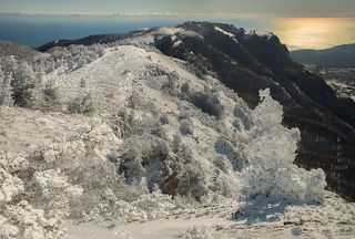 Крымские моменты зимы в горах.