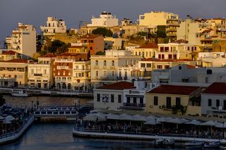 Город Святого Николая (Agios Nikolaos) на закате