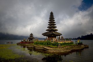 Pura Ulun Danu Beratan - самый красивый индуистский храм на Бали