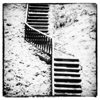 лестница . снег.