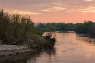 Первая зелень. Восход на реке.