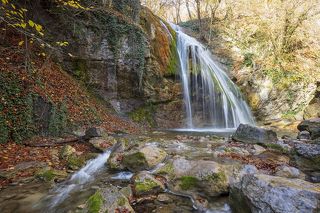 Водопад Джур-Джур. Самый полноводный водопад Крыма,находится в ущелье Хапхал на реке Улу-Узень.