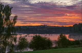 Красный, но томный восход.