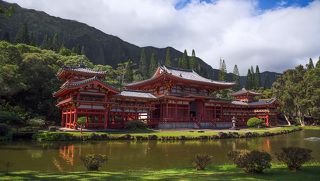 2. Это красивое и довольно внушительных размеров сооружение – точная копия храма Бёдо-ин в Японии, построенного в 998 году.