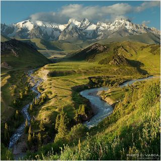Собирательный образ горной Киргизии.
Панорама из кадров, хороших и разных.