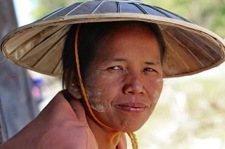 Бирманская женщина (о. Инле)
