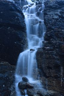 Северный Касканюнйок, водопад на притоке, стекающем со склона Партомчорра.