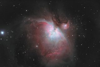В НАЧАЛЕ БЫЛ СВЕТ

Большая туманность Ориона. В ней происходит процесс рождения новых звёзд. Рождаясь, они ионизируют окружающий газ и заставляют его светиться. Снято через телескоп СТФ Мираж-8 + редьюсер СТФ 0,58 + кэнон 50д