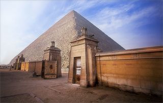 Пирамида Хуфу, сейчас её принято называть Великая пирамида Хеопса. В древности египтяне именовали её Хут, что означает \