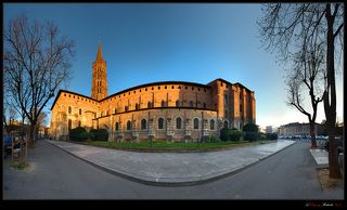 Французская Тулуза сегодня более известна, как центр авиационно-космической промышленности Евросоюза. Однако, в этом маленьком уютном городе есть несколько очень красивых старинных соборов. Один из них  -  базилика Cен-Сернан (basilique Saint-Sernin).