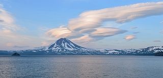 Облака на Курильском озере
Лентикулярные облака над вулканом Ильинский в Южно-Камчатском заказнике