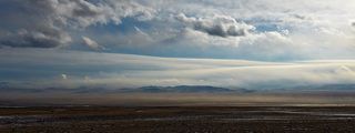 Панорама степи с горных отрогов. Чуйская степь зимой, начало Января. Зима в Чуйской степи сопровождается ветрами поднимающими в воздух пыль и песок. Эта межгорная котловина  дно которой находится на высоте 1750- 1850 м. над уровнем моря- самое засушливое место в России. 
Знаменитая мумия \