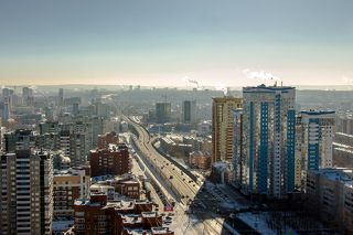 Одна из основных магистралей Екатеринбурга, проходящая через цент города. Вид с крыши жилого комплекса \
