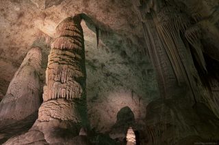 Карлсбадские пещеры представляют собой обширный разноуровневый лабиринт.  Глубина которого доходит до 339 м.