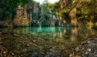 Hotnishki waterfall is located about 12 km from Veliko Tаrnovo in Hotnitsa village.