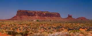 На территории долины работает парк «Долина монументов», принадлежащий племени навахо.