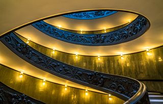 Лестница Момо в Музее Ватикана. Вид сбоку.  Из серии \