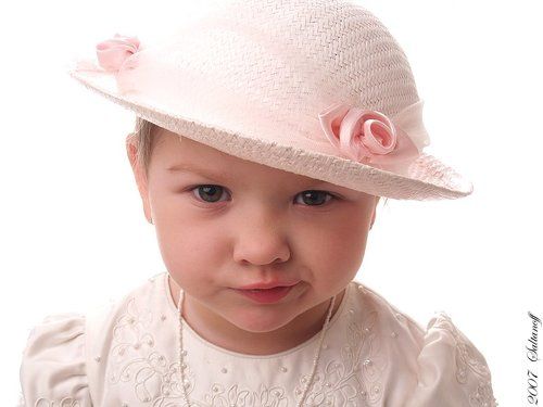 Карточка о девочке в розовой шляпке.