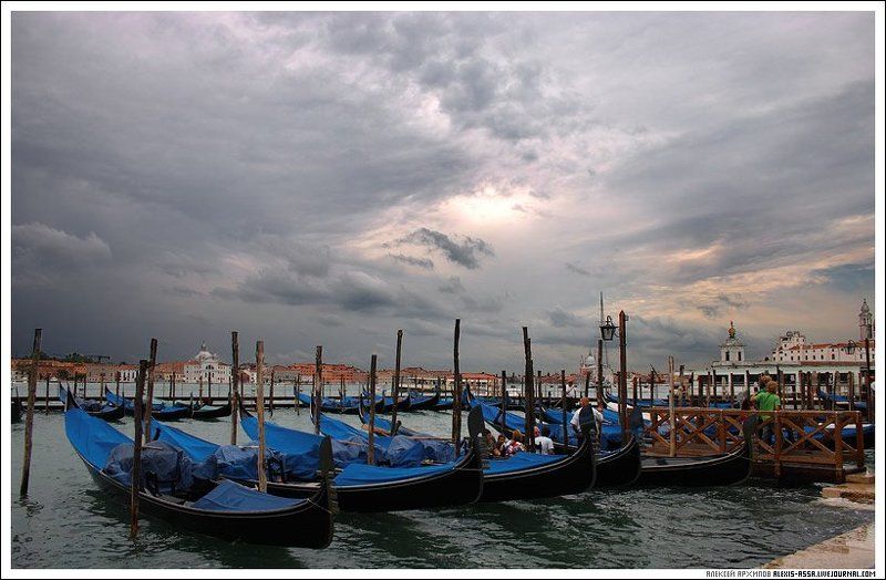 Италия, Венеция, гондола Венеция. Затишье перед бурей.photo preview