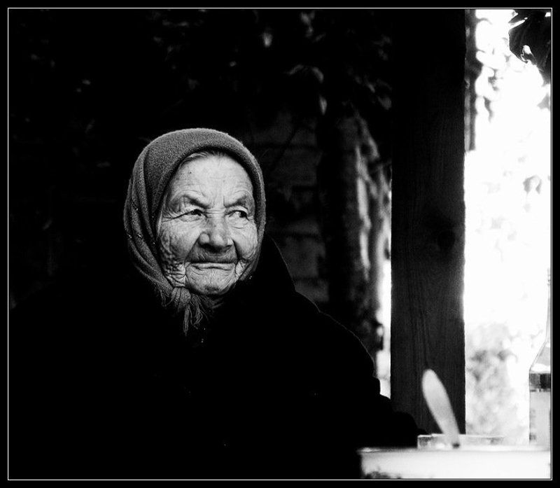 бабушка, черно белое бабушкаphoto preview