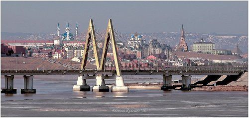 Казань с видом на мост Миллениум и Кремль...