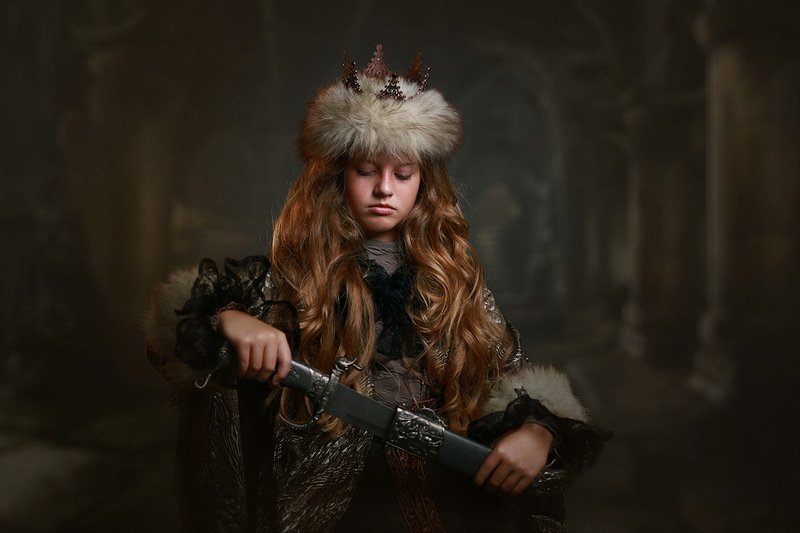 дети портрет стилизация прошлое девочка оружие Воительницаphoto preview