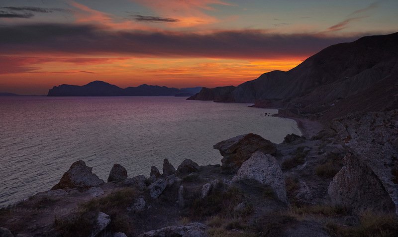 море, горы, закат Пламя догорающего дняphoto preview