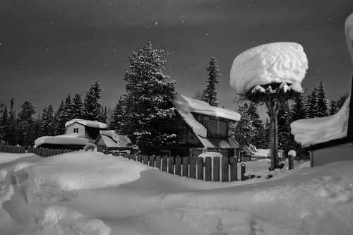 Дачный поселок в снегу. 2020