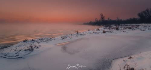 Winter sunrise on the Vistula River.
