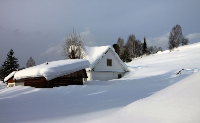 кузбасс, кемеровская область, горная шория, шерегеш, таштагол Утонувшие в снегуphoto preview