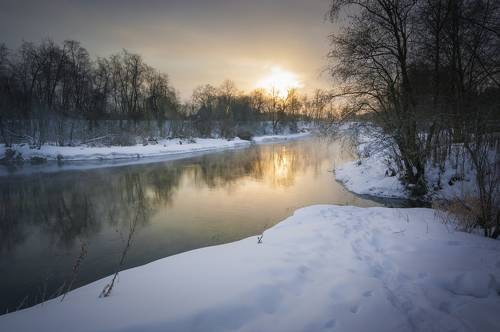 Река Истра морозным утром