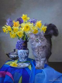 Портрет Масянечки на фоне букета весенних цветов