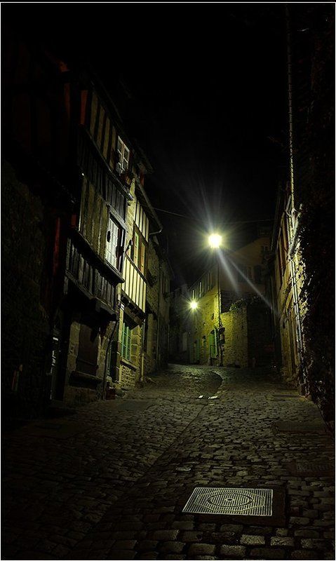 Результаты ночных прогулок по городку Dinan в Бретаниphoto preview