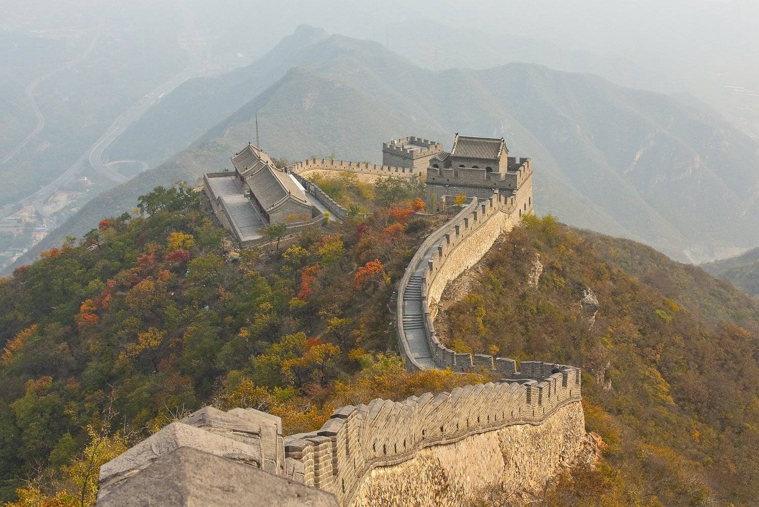 Великая стена википедия. Китай Великая китайская стена. Бадалин Пекин. Великая китайская стена вид снизу. Всемирное наследие ЮНЕСКО Великая китайская стена.