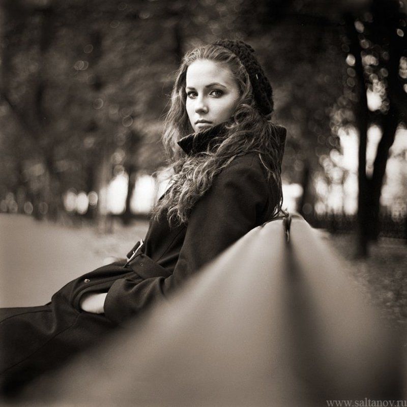 Вконтакте стал серым. Портретная фотосессия в парке. Портрет на улице. Женский портрет на улице. Фотопортрет на улице.