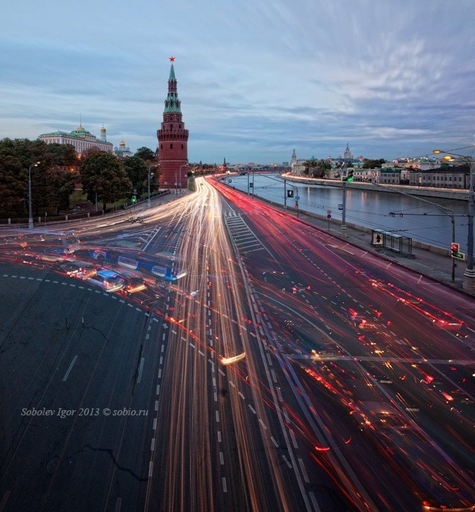 Москва где сделать. Москва. Пробки Москва Кремлевская набережная. Москва обычная. Вечерняя Россия.