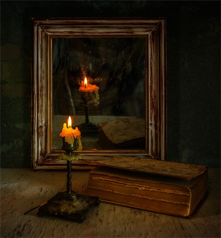 натюрморт со свечей, книгой и зеркалом