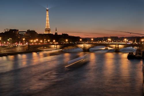 La Seine, la Tour Eiffel; c'est Paris