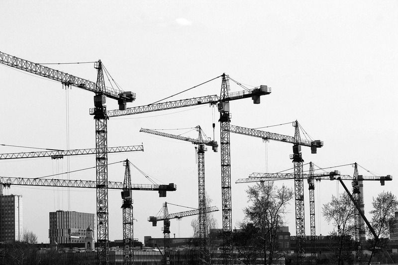 стройка, кран, строительный, бум, всё небо в попугаях Строительный бумphoto preview