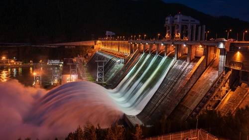 Сброс воды на Красноярской ГЭС