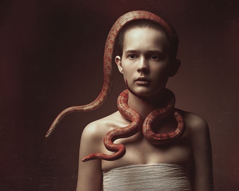 Портрет со змеями