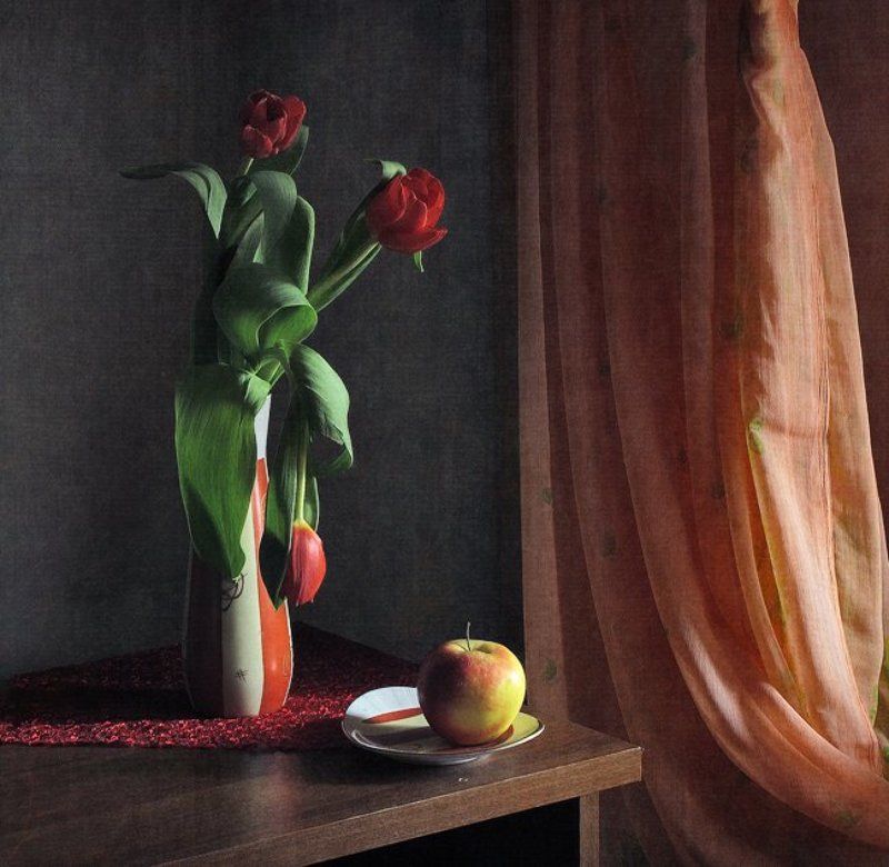 натюрморт, тюльпаны, у окна, яблоко Неволя...photo preview