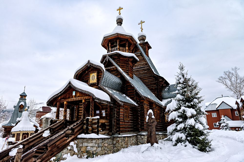 Горно алтайск храм. Храм Макария Алтайского в Горно-Алтайске. Свято Макарьевский храм Горно Алтайск. Церковь Макария Алтайского Глухарева в Горно-Алтайске, Горно-Алтайск. Храм Макария Дзержинский.